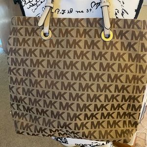 Michael Kors Carry All Bag